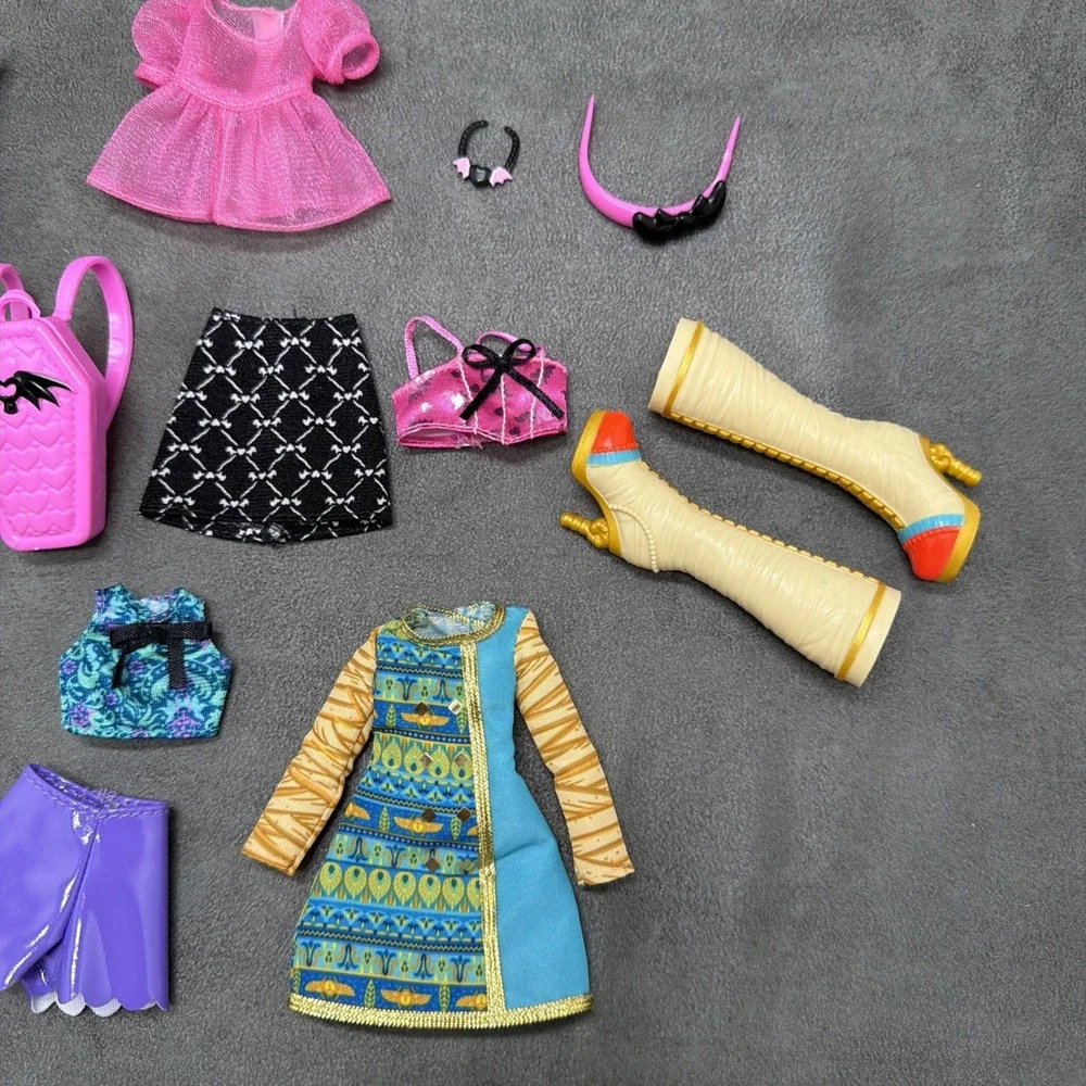 Monster High G3 Lot Of 14 Pieces for Draculaura Cleo & Twyla